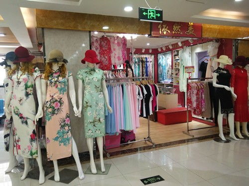 寶安西鄉(xiāng)中長款旗袍禮服定制與租賃服務(wù)解析——深圳服裝鞋帽箱包行業(yè)亮點(diǎn)